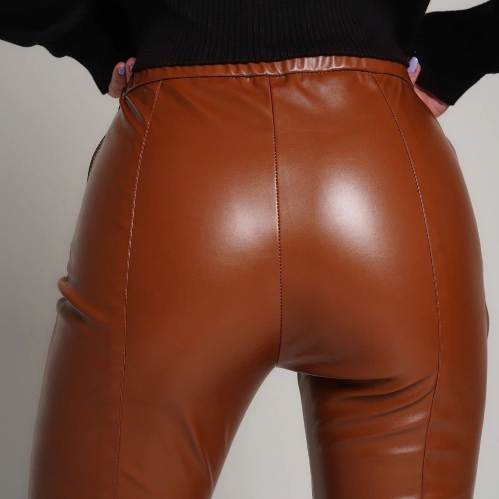 Pantalón ecocuero chupin - Image 5