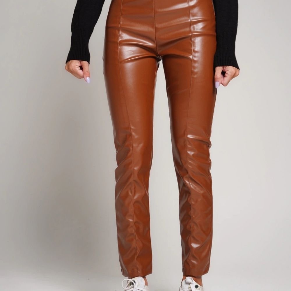 Pantalón ecocuero chupin - Image 4